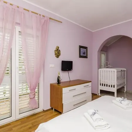 Holiday Trojkovic- Four Bedroom Holiday With Terrace And Swimming Pool Dubrovnik