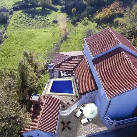 شقة Holiday Trojkovic- Four Bedroom Holiday With Terrace And Swimming Pool *
