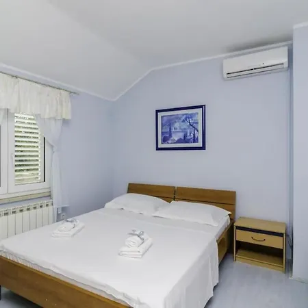 شقة Holiday Trojkovic- Four Bedroom Holiday With Terrace And Swimming Pool دوبروفينك