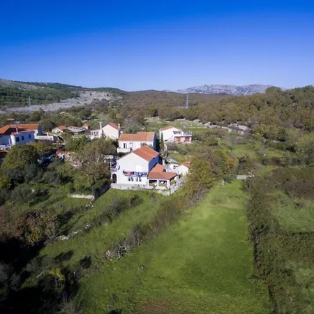 Holiday Trojkovic- Four Bedroom Holiday With Terrace And Swimming Pool دوبروفينك