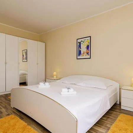Holiday Trojkovic- Four Bedroom Holiday With Terrace And Swimming Pool دوبروفينك