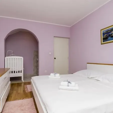 Holiday Trojkovic- Four Bedroom Holiday With Terrace And Swimming Pool * دوبروفينك