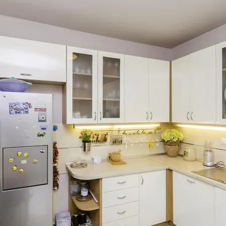 شقة Holiday Trojkovic- Four Bedroom Holiday With Terrace And Swimming Pool دوبروفينك
